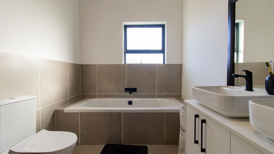 9 Bedroom Property for Sale in Long Acres Country Estate Western Cape